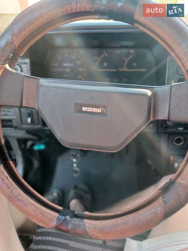 Хэтчбек Mazda 323 1987 в Ровно