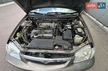 Седан Mazda 323 1999 в 