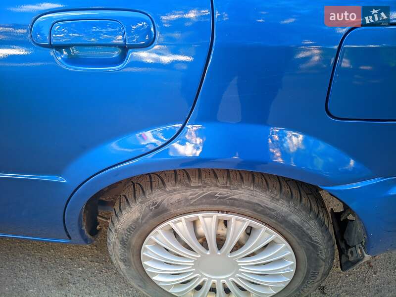 Хэтчбек Mazda 323 2001 в Киеве