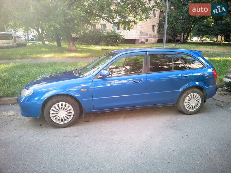 Хэтчбек Mazda 323 2001 в Киеве
