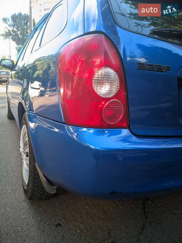 Хэтчбек Mazda 323 2001 в Киеве