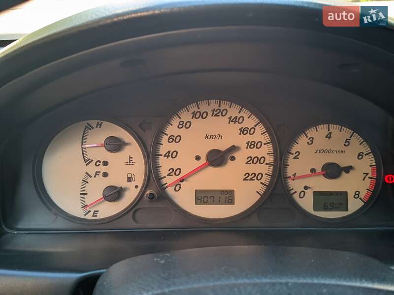 Хэтчбек Mazda 323 2001 в Киеве