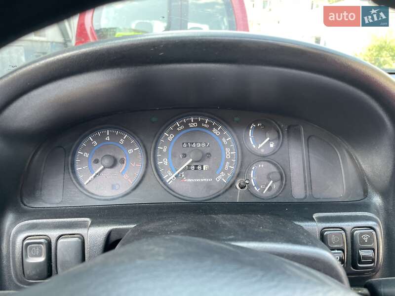 Седан Mazda 323 1995 в Каменском