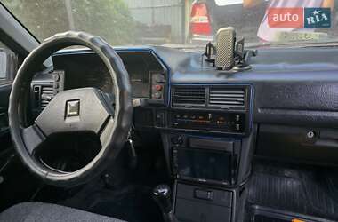 Хэтчбек Mazda 323 1987 в 