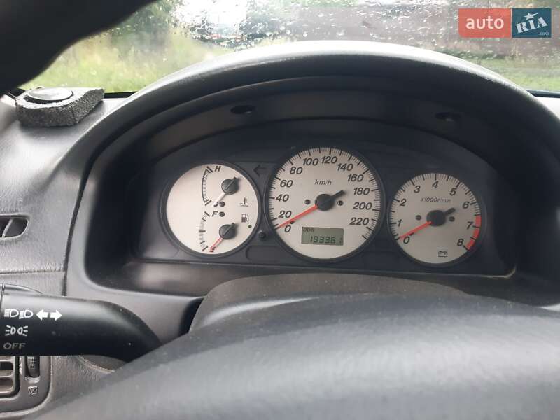 Хэтчбек Mazda 323 2003 в Львове