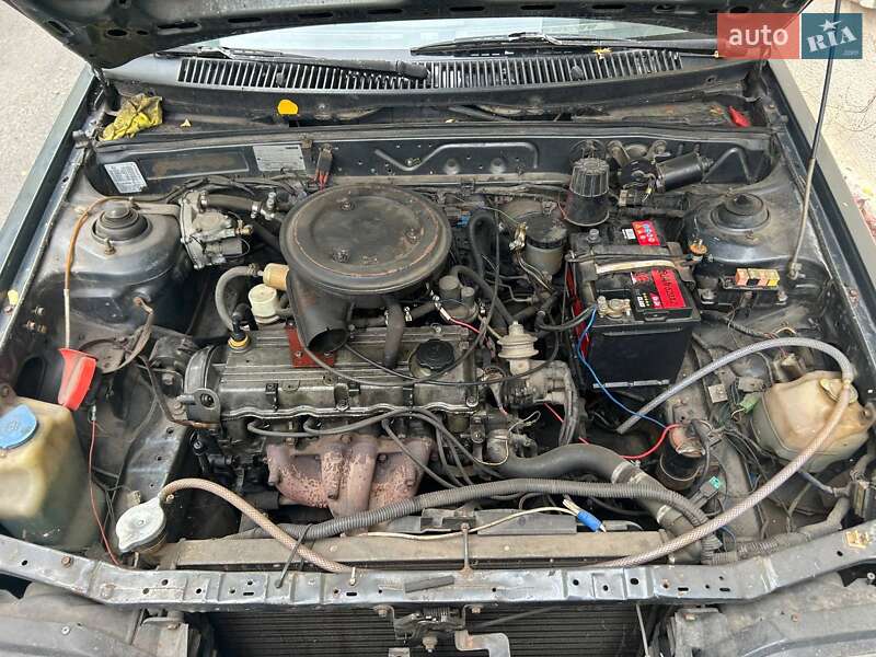 Хетчбек Mazda 323 1988 в Бучі