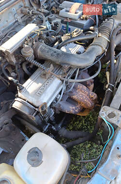 Хэтчбек Mazda 323 1987 в 