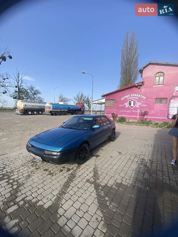 Универсал Mazda 323 1989 в 