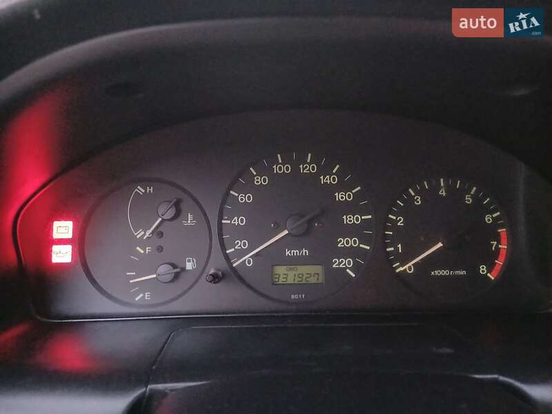 Хэтчбек Mazda 323 1997 в Виннице