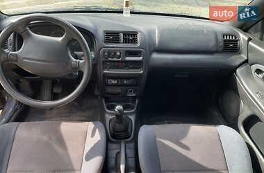 Хэтчбек Mazda 323 1997 в 