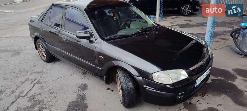 Седан Mazda 323 1999 в 