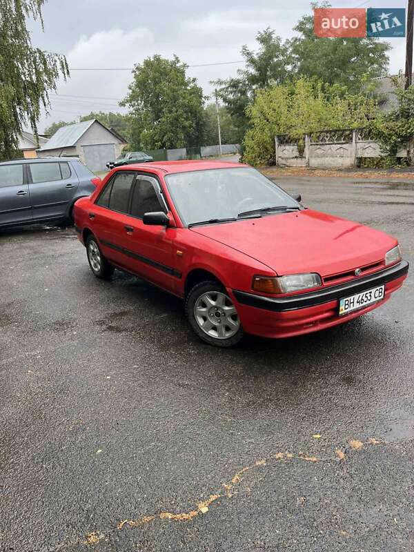 Седан Mazda 323 1993 в 