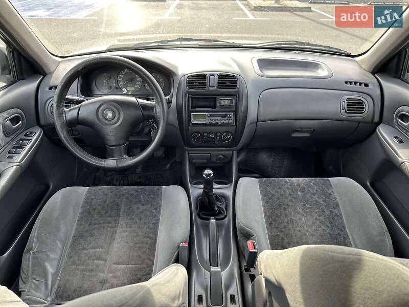 Седан Mazda 323 1999 в Киеве