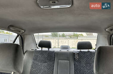 Седан Mazda 323 1999 в 