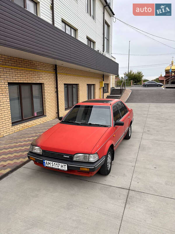Седан Mazda 323 1988 в 