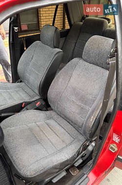 Седан Mazda 323 1988 в 