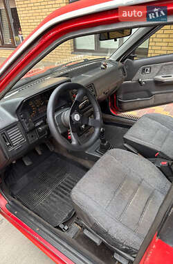 Седан Mazda 323 1988 в 