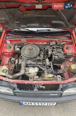 Седан Mazda 323 1988 в 