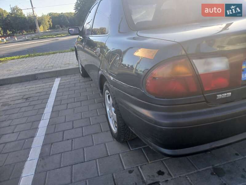 Седан Mazda 323 1998 в Черкассах