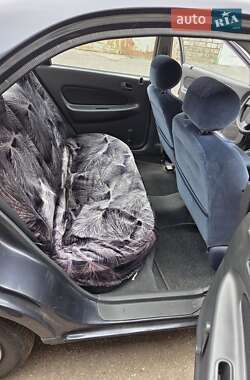 Седан Mazda 323 1998 в 