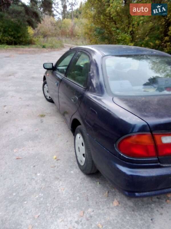 Седан Mazda 323 1997 в Переяславе