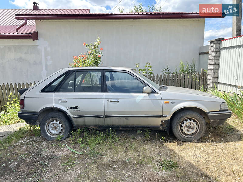 Хэтчбек Mazda 323 1988 в Каменец-Подольском