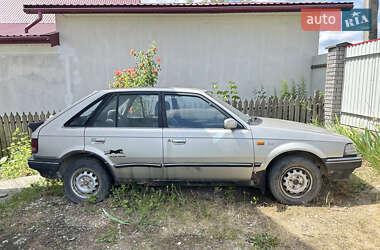Хэтчбек Mazda 323 1988 в 