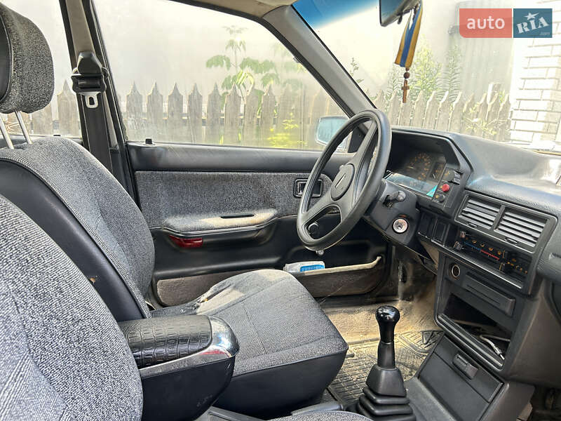 Хэтчбек Mazda 323 1988 в Каменец-Подольском
