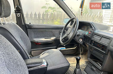 Хэтчбек Mazda 323 1988 в 
