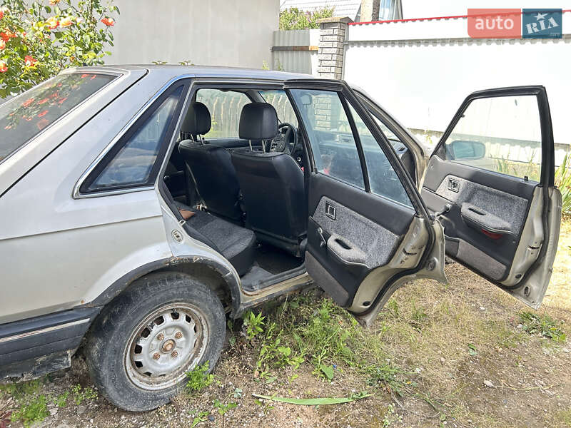 Хэтчбек Mazda 323 1988 в Каменец-Подольском