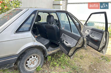 Хэтчбек Mazda 323 1988 в 