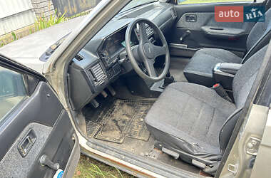 Хэтчбек Mazda 323 1988 в 
