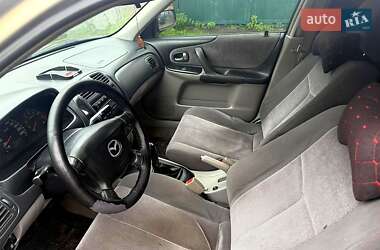 Седан Mazda 323 2002 в 