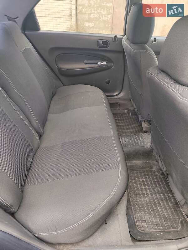 Седан Mazda 323 1998 в Змиеве