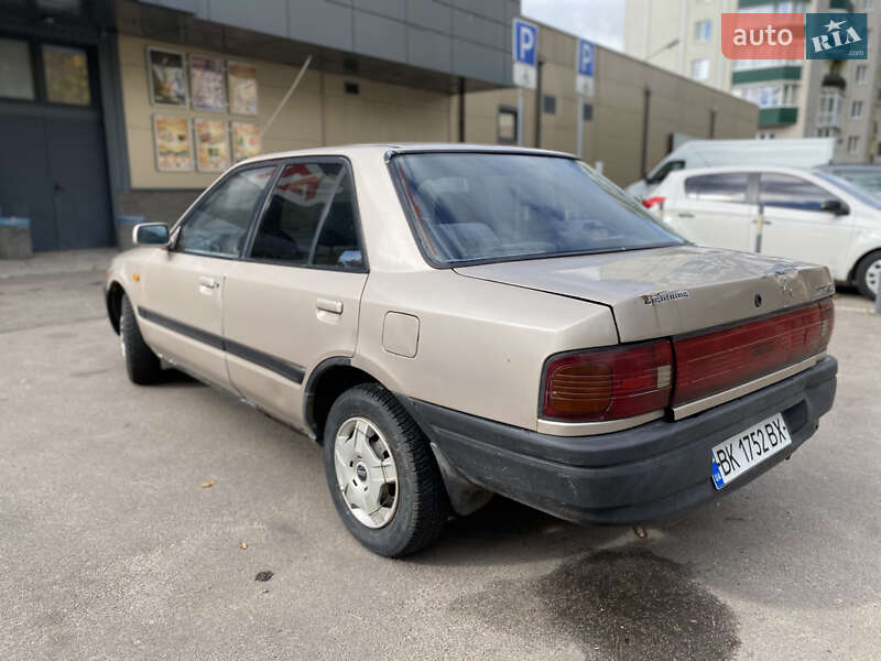 Седан Mazda 323 1996 в Ровно