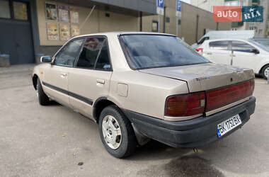Седан Mazda 323 1996 в 