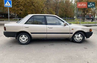 Седан Mazda 323 1996 в 