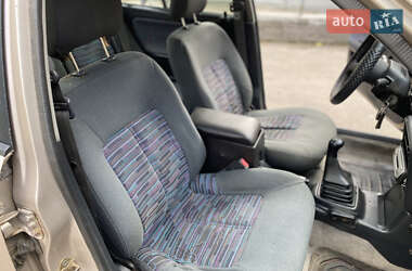 Седан Mazda 323 1996 в 
