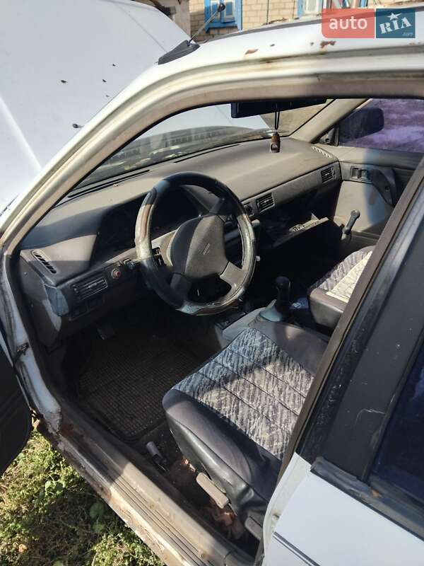 Седан Mazda 323 1991 в Солоному фото 4 Седан Mazda 323 1991 в Солоному