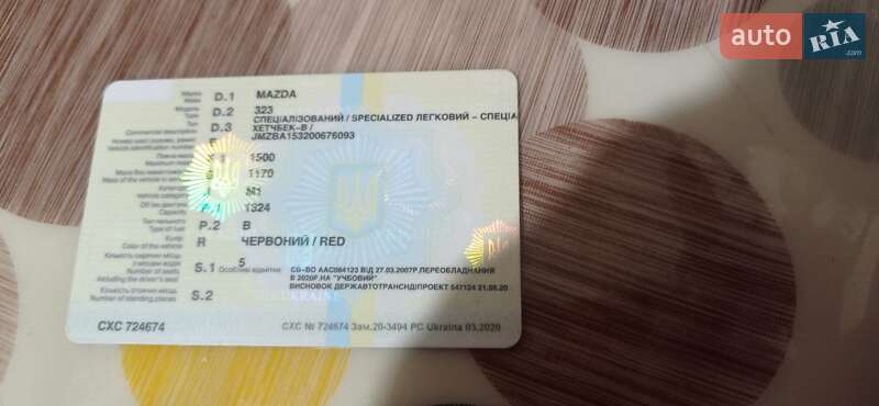 Хетчбек Mazda 323 2001 в 
