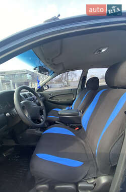 Седан Mazda 323 1997 в 