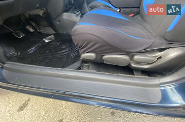 Седан Mazda 323 1997 в 