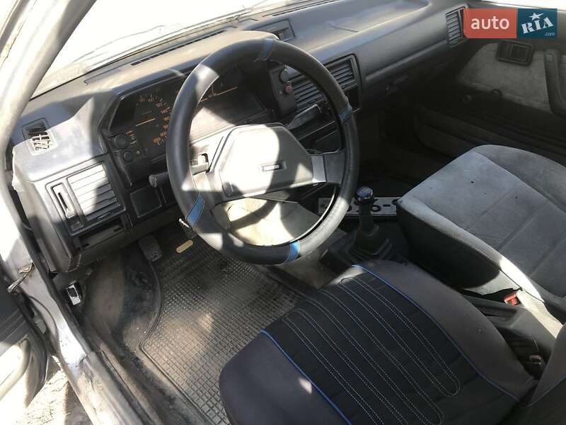 Седан Mazda 323 1987 в Буче фото 3 Седан Mazda 323 1987 в Буче