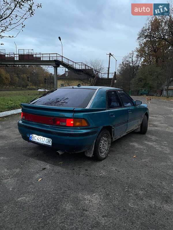 Седан Mazda 323 1992 в Львове