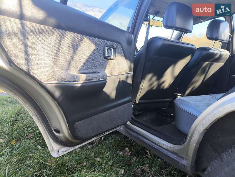 Хэтчбек Mazda 323 1989 в Хмельницком