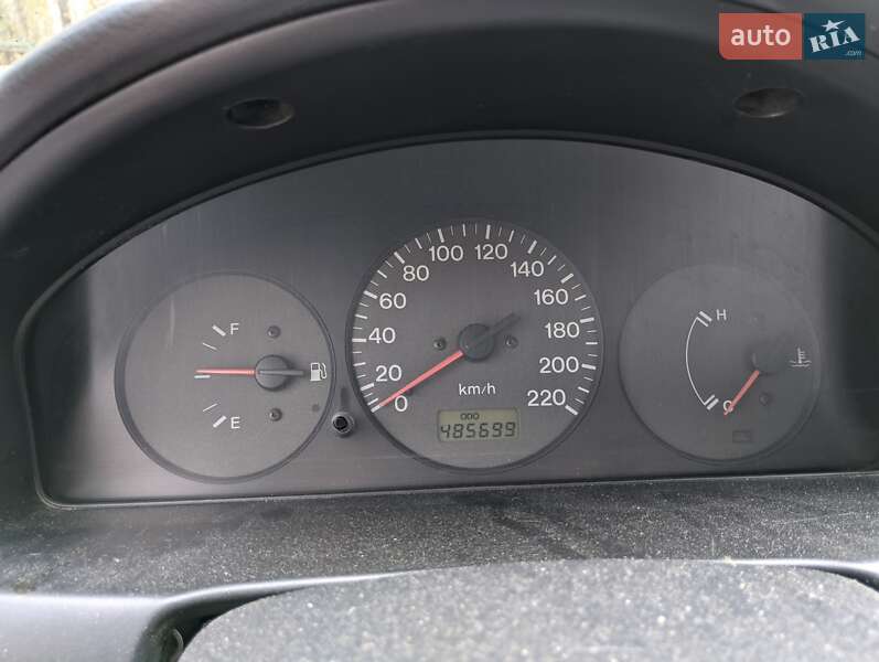 Хэтчбек Mazda 323 1998 в Киеве