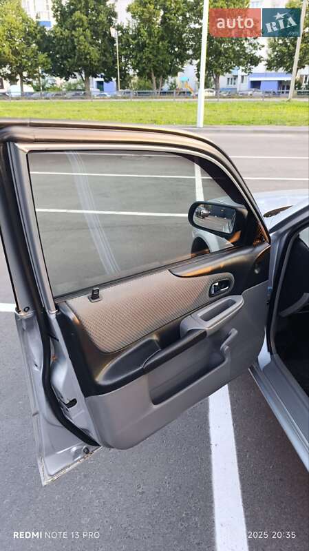 Хетчбек Mazda 323 2003 в Чернігові фото 10 Хетчбек Mazda 323 2003 в Чернігові