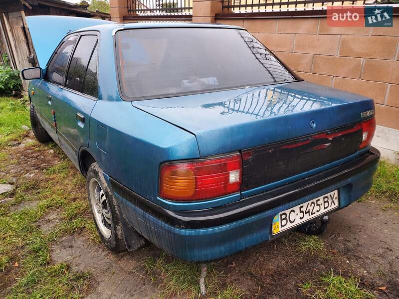 Седан Mazda 323 1993 в Рава-Руській