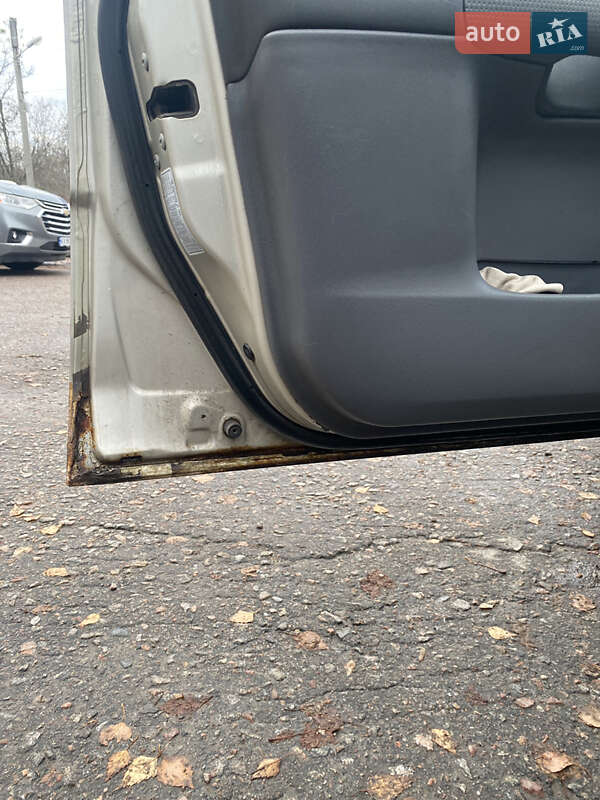 Седан Mazda 323 1999 в Харькове