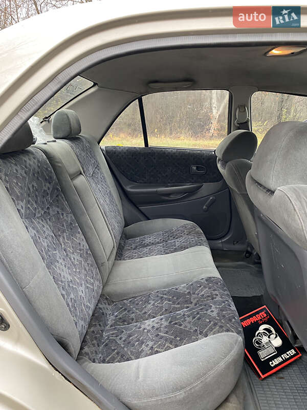 Седан Mazda 323 1999 в Харькове